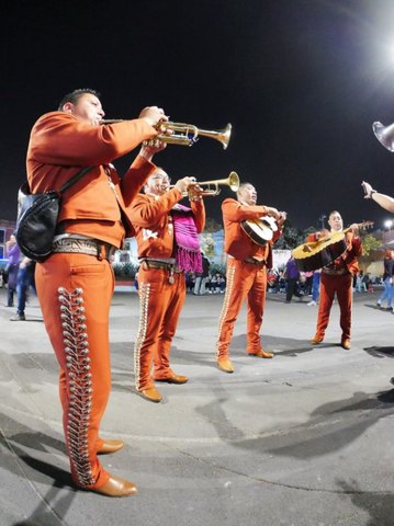 Mariachis tocando