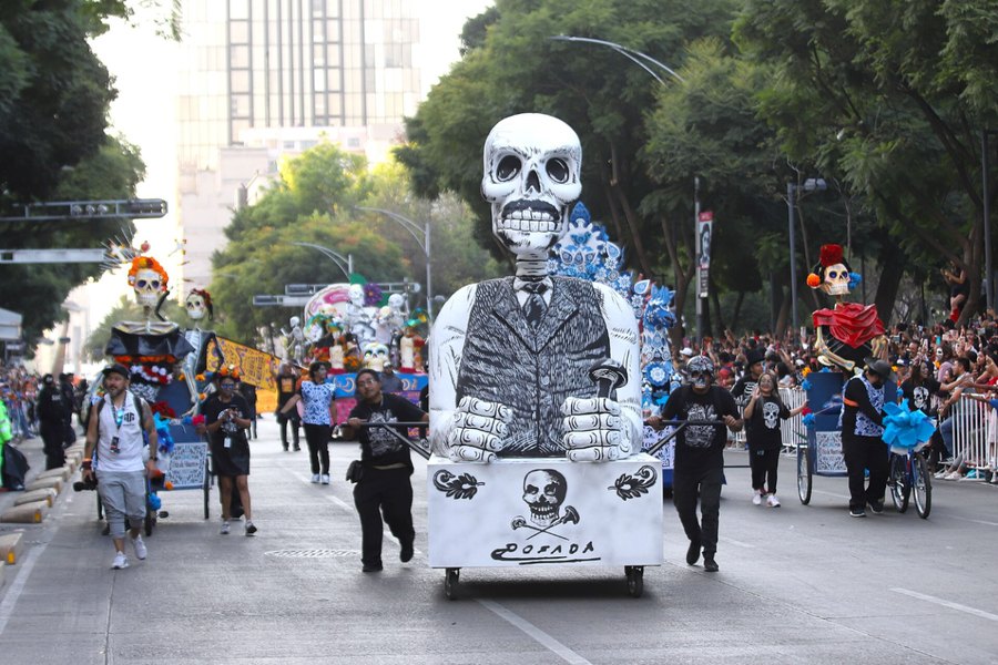 Calavera gigante del desfile
