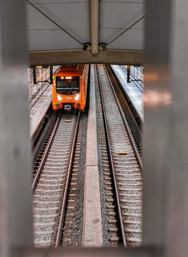 Tren naranja del Metro de la Ciudad de México