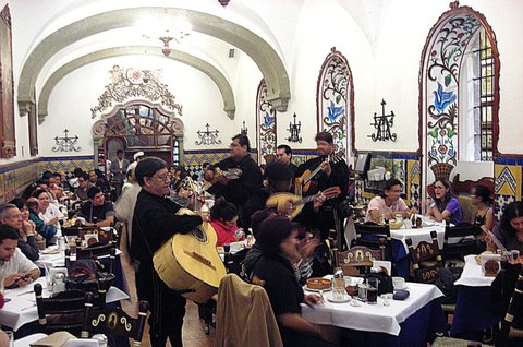Salón de azulejos del Café de Tacuba